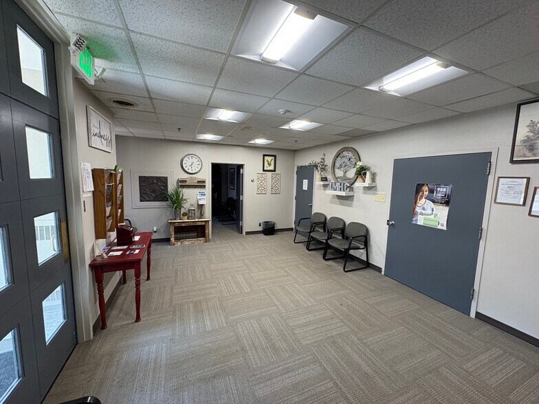 More Photos Of 411 W Division St, Manteno Flex For Sale