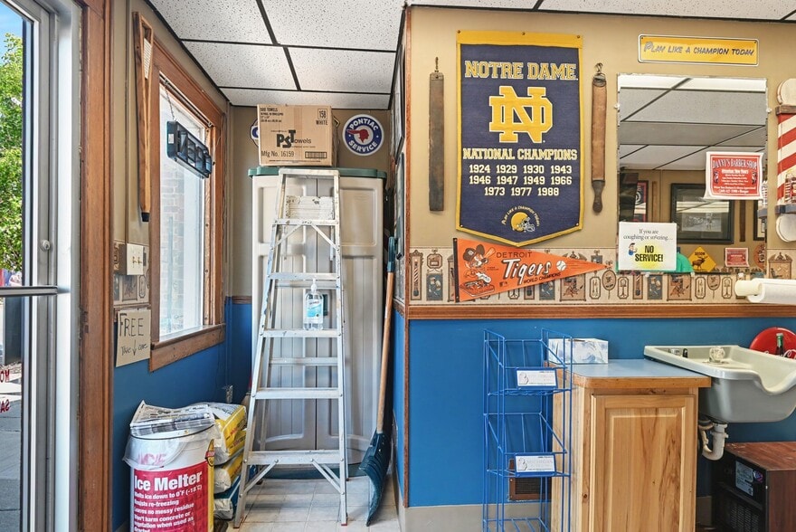 More Photos Of 253 W Monroe St, Bangor General Retail For Sale