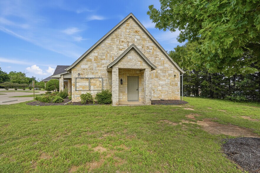 More Photos Of 914 Foster Ln, Weatherford Healthcare For Lease