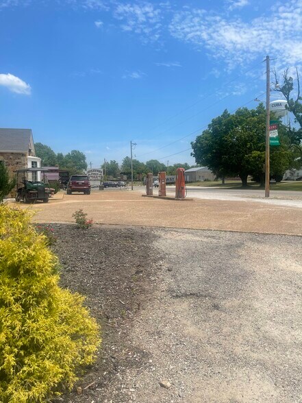 More Photos Of 901 E Washington St, Cuba Hotel For Sale