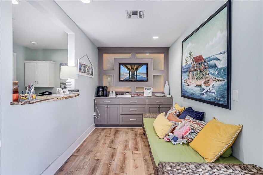 More Photos Of 121 Cut Off Rd, Port Aransas Office For Sale