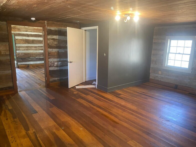 More Photos Of 1760 Fairview Blvd, Fairview General Retail For Lease