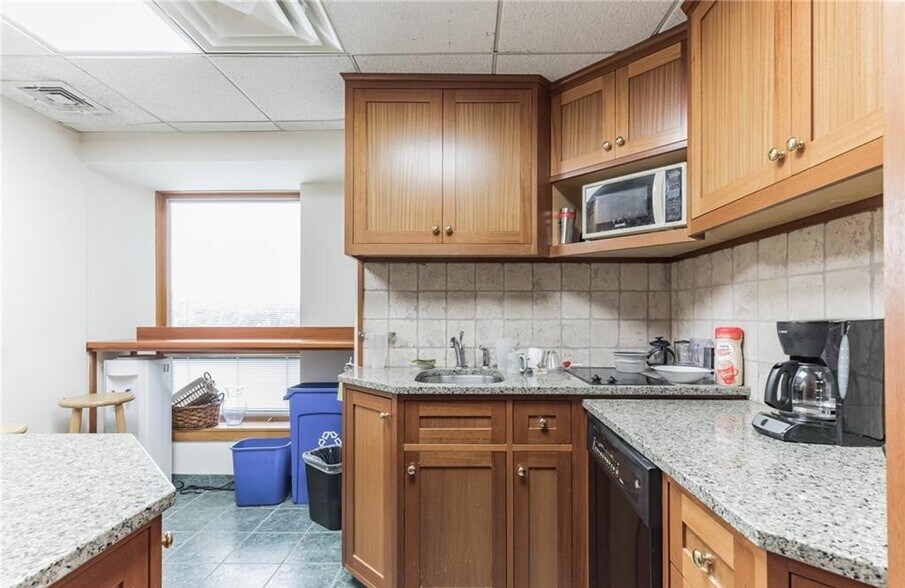 More Photos Of 301-305 Old Tarrytown Rd, White Plains Office For Lease