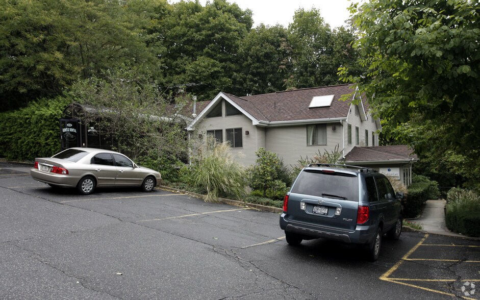 More Photos Of 656 Main St, Port Jefferson Office Residential For Lease