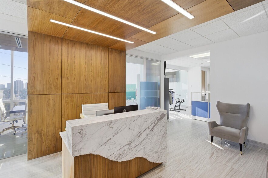 More Photos Of 20200 W dixie Hwy, Aventura Medical For Lease