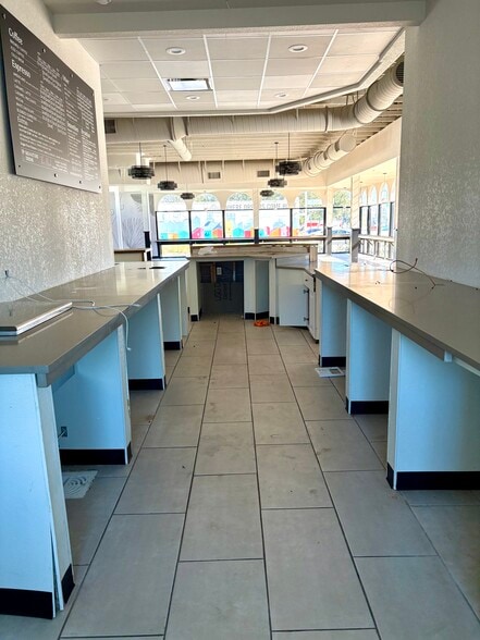 More Photos Of 3501 Central Ave N, Saint Petersburg Freestanding For Lease