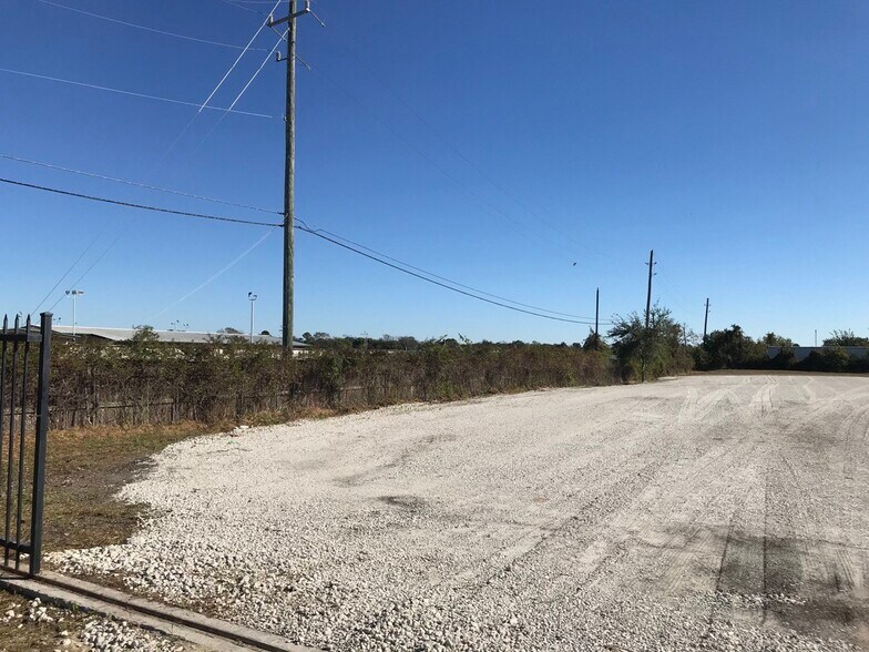 More Photos Of 16570 Beaumont Hwy, Houston Land For Lease