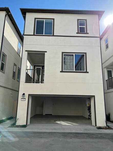 More Photos Of 3005 Cochran St, Simi Valley Specialty For Lease