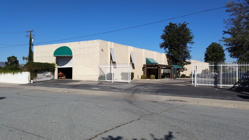 More Photos Of 817-873 W 9th St, San Jacinto Warehouse For Lease