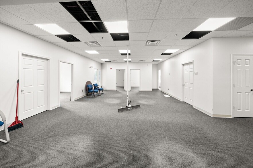 More Photos Of 140 N Franklin St, Holbrook Office For Sale