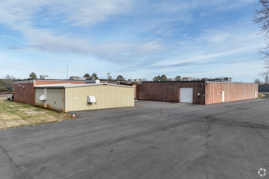 More Photos Of 157 Industrial Dr, King Warehouse For Lease