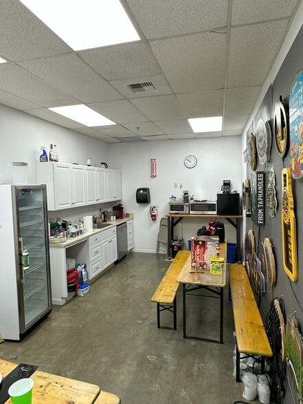 More Photos Of 2123 W Elmore St, Seattle Warehouse For Lease