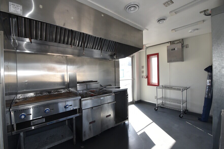 More Photos Of 4 Center Ave W, Dilworth Restaurant For Sale