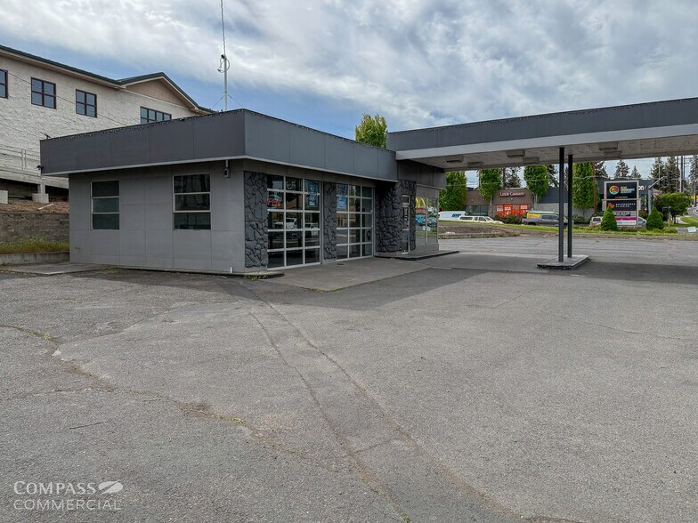 More Photos Of 1080 SE 3rd St, Bend Service Station For Lease