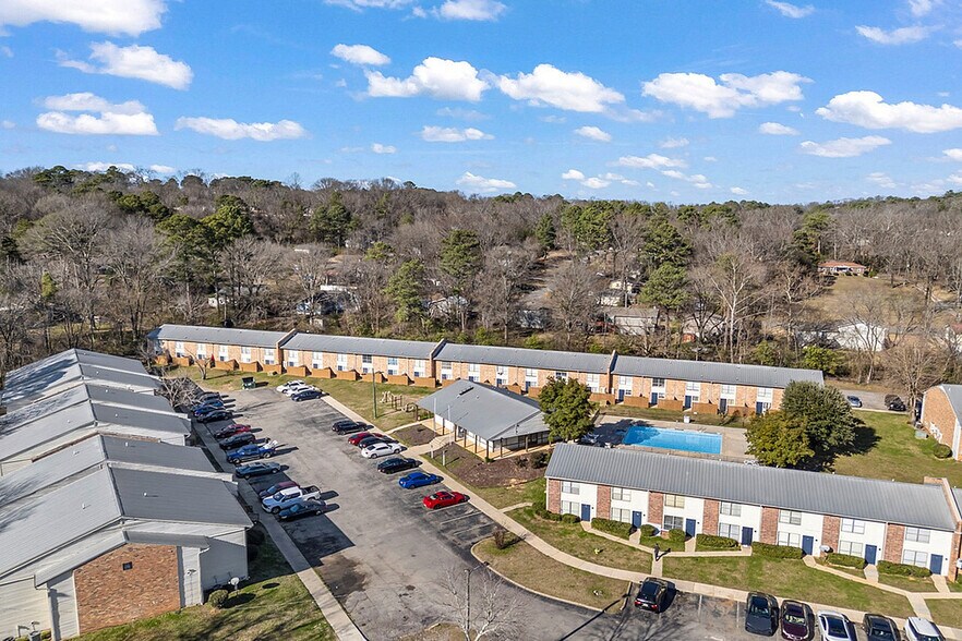More Photos Of 856 Park Brook Trl, Birmingham Apartments For Sale