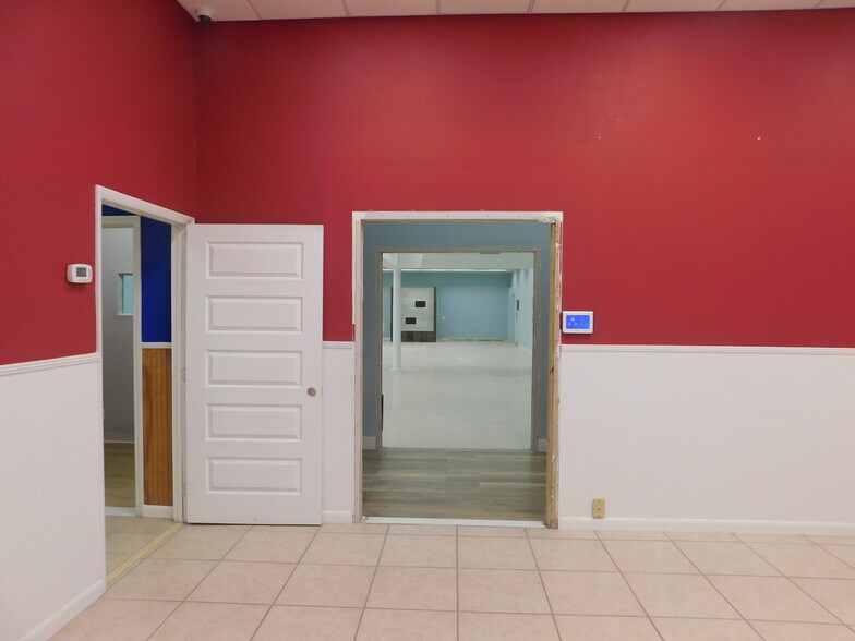 More Photos Of 5070 Industry Dr, Melbourne Manufacturing For Lease