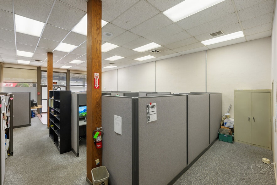 More Photos Of 482 Manor Plz, Pacifica Storefront For Sale