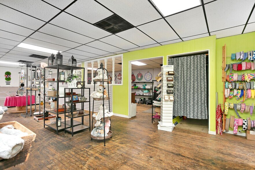 More Photos Of 537 E Main St, Lebanon Freestanding For Sale