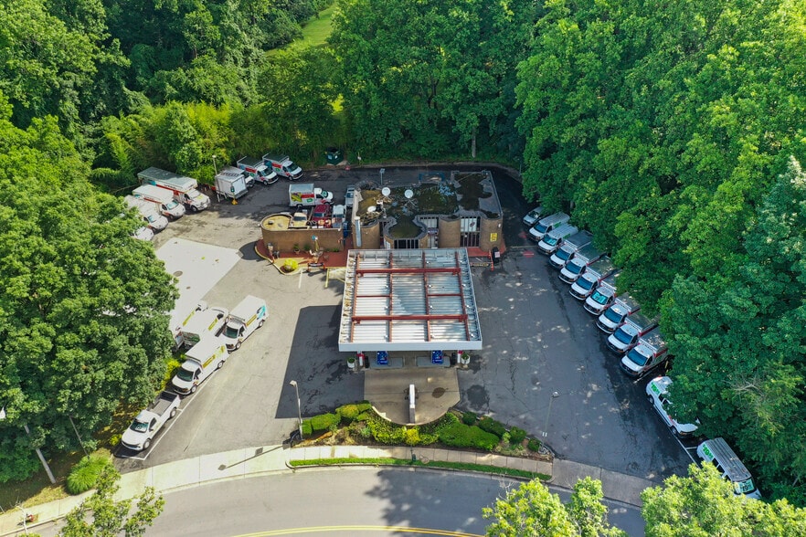 More Photos Of 11410 N Shore Dr, Reston Service Station For Sale