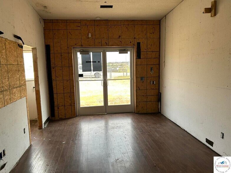 More Photos Of 14981 Centerline Ave, Cole Camp General Retail For Sale