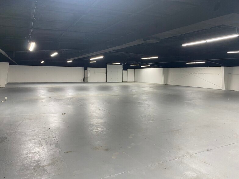 More Photos Of 455 Klutey Park Plaza Dr, Henderson Light Distribution For Sale