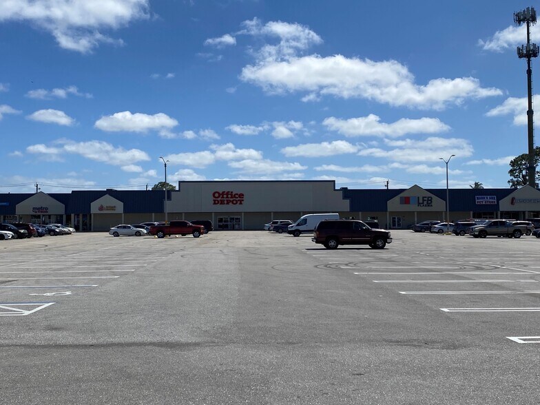 More Photos Of 4550-4644 Lake Worth Rd, Green Acres Unknown For Lease