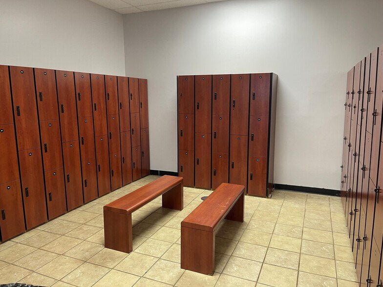 More Photos Of 720 Foxpointe Dr, Sycamore Coworking Space