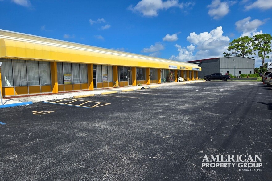 Primary Photo Of 822-882 S Tamiami Trl, Osprey Unknown For Lease