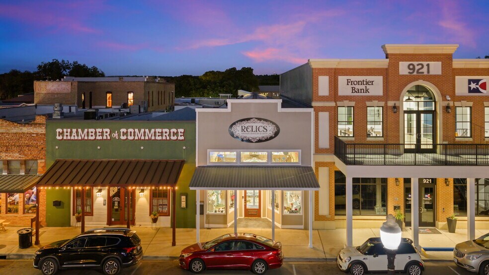 More Photos Of 925 Main St, Bastrop Office Residential For Sale