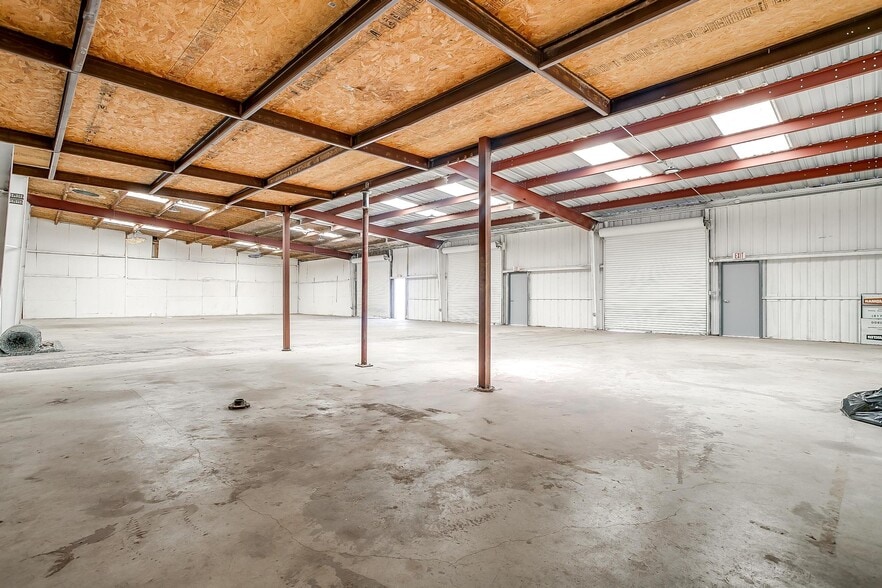 More Photos Of 117 Roberts Cut Off Rd, Fort Worth Warehouse For Sale