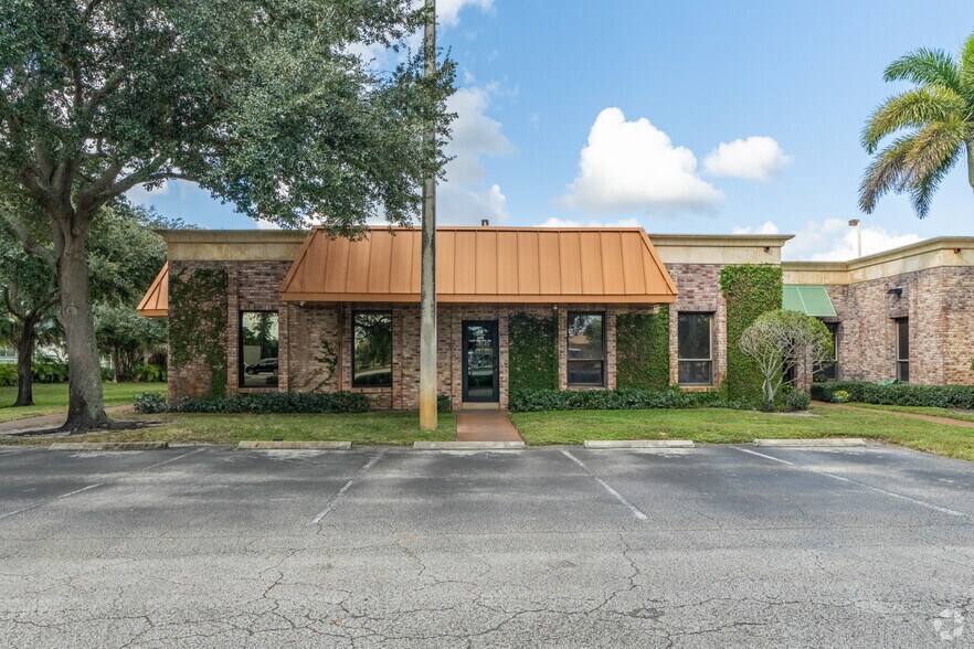 More Photos Of 541 S State Road 7, Margate Unknown For Lease