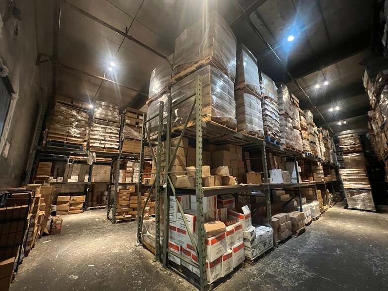 More Photos Of 7005 Tujunga Ave, North Hollywood Warehouse For Lease