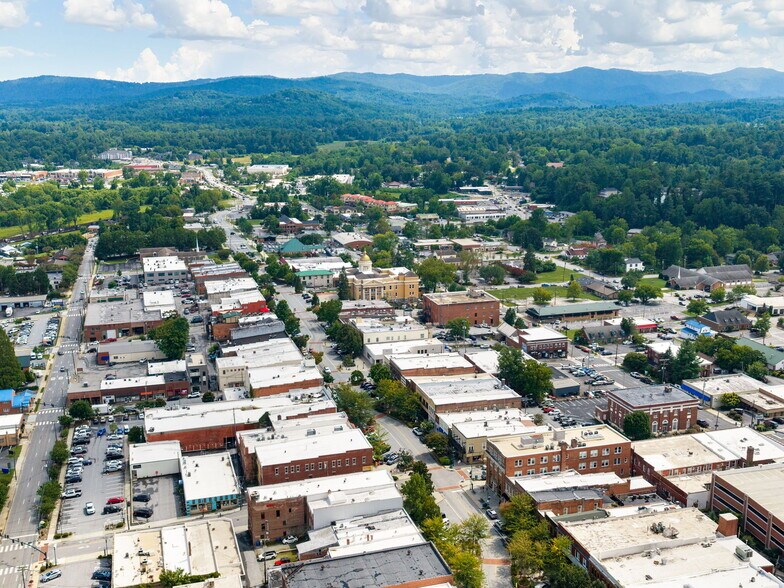 More Photos Of 337 N Main St, Hendersonville Office For Sale