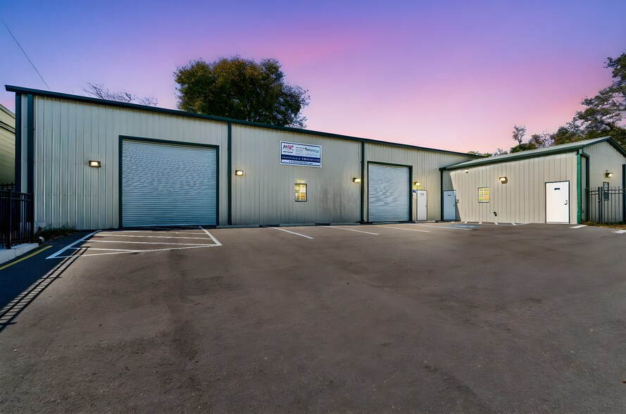 More Photos Of 2820 N 34th St, Tampa Warehouse For Lease