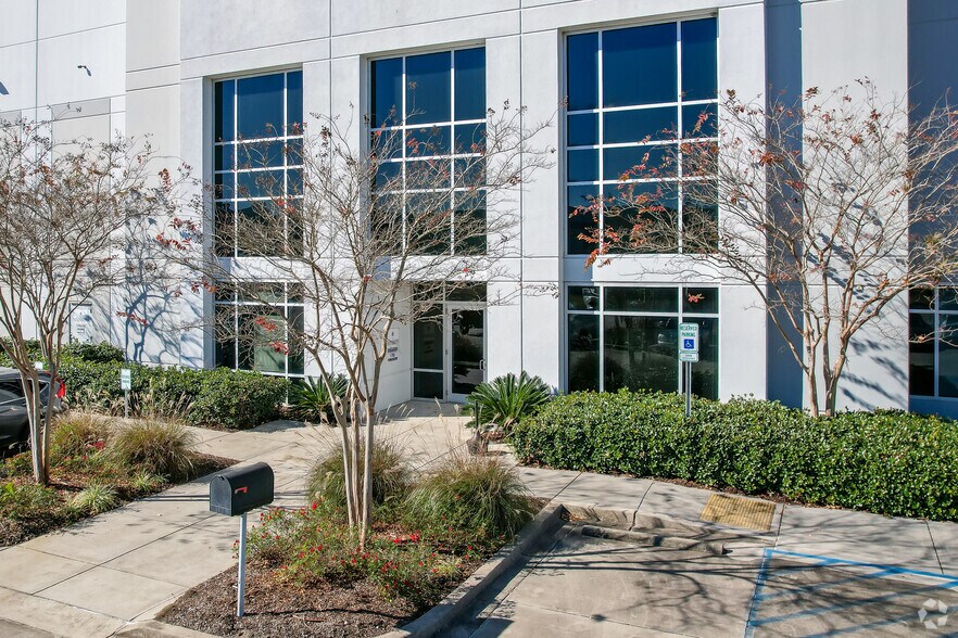 More Photos Of 400 Trade Zone Blvd, Summerville Distribution For Lease