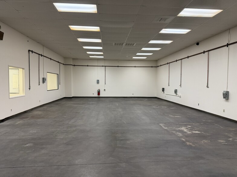 More Photos Of 536 Hi Tech Pky, Oakdale Warehouse For Sale