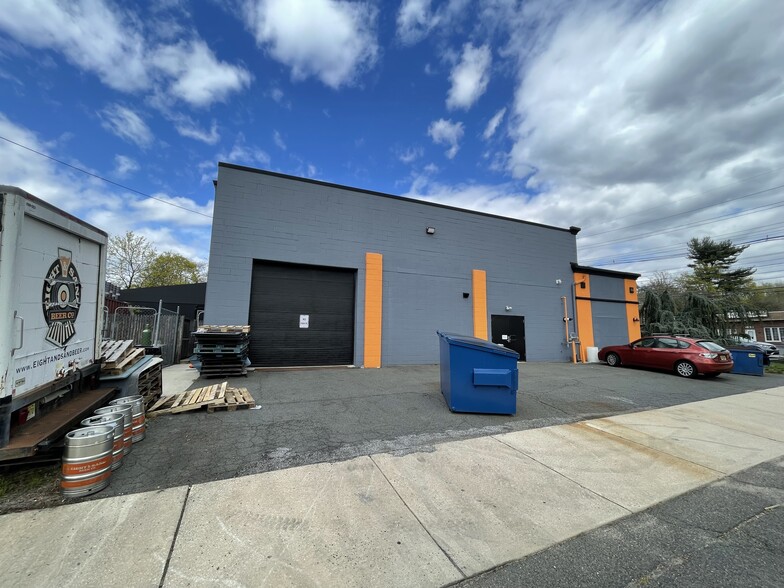 More Photos Of 1003 N Evergreen Ave, Woodbury Restaurant For Sale