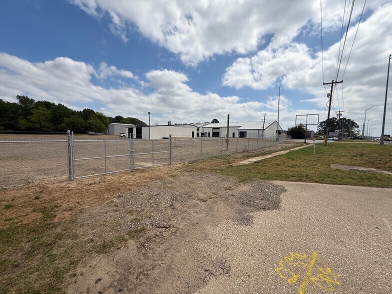 More Photos Of 914 S Southwest Loop 323, Tyler Industrial For Sale