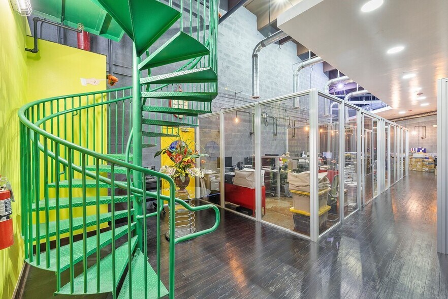 More Photos Of 11251 NW 20th St, Miami Showroom For Lease