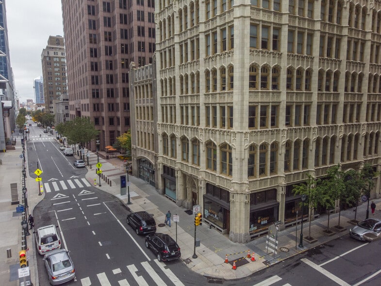 More Photos Of 100 N 17th St, Philadelphia Apartments For Lease