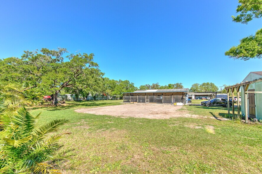 More Photos Of 5921 Causeway Blvd, Tampa Flex For Sale