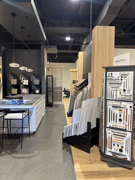 More Photos Of 5801-5821 Mcwhinney Blvd, Loveland Storefront For Lease