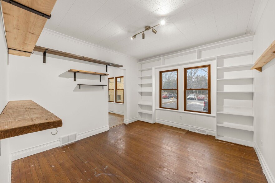 More Photos Of 305 S Naperville Rd, Wheaton Office For Sale