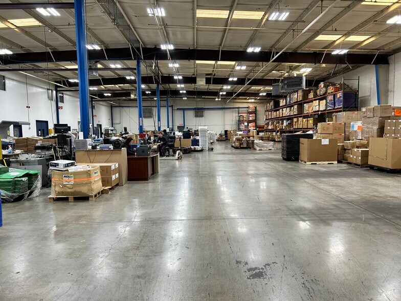 More Photos Of 1040 Cobb Industrial Dr, Marietta Manufacturing For Sale