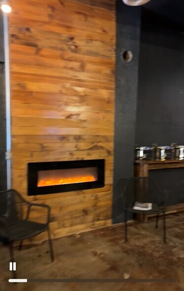 More Photos Of 307 E Morris St, Dalton General Retail For Lease