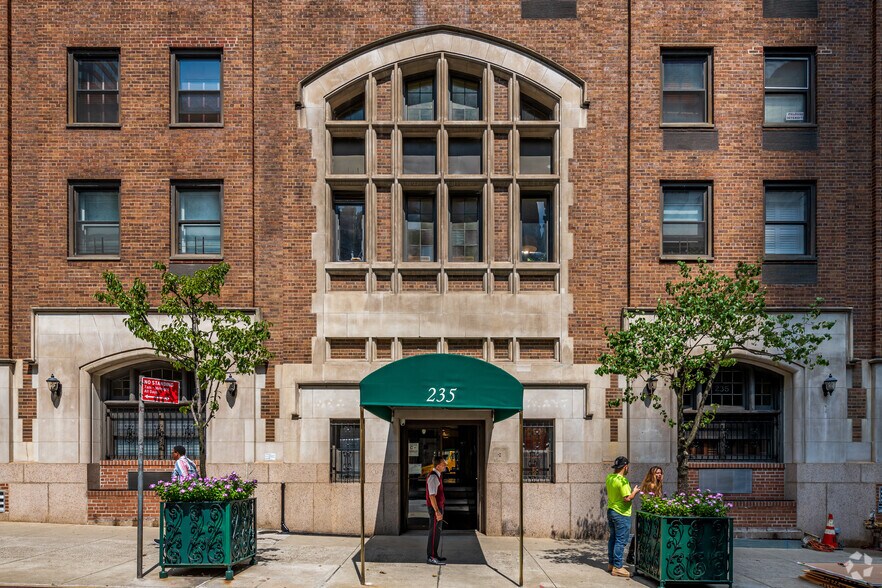 More Photos Of 235 E 49th St, New York Apartments For Sale