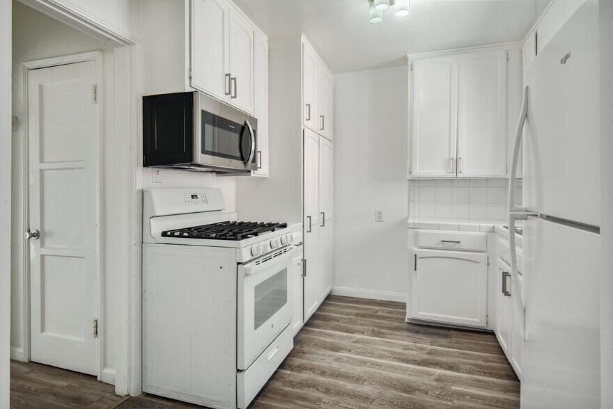 More Photos Of 702 S Pacific Coast Hwy, Redondo Beach Multifamily For Sale