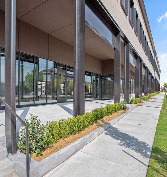 More Photos Of 525 NW 11th St, Oklahoma City General Retail For Lease