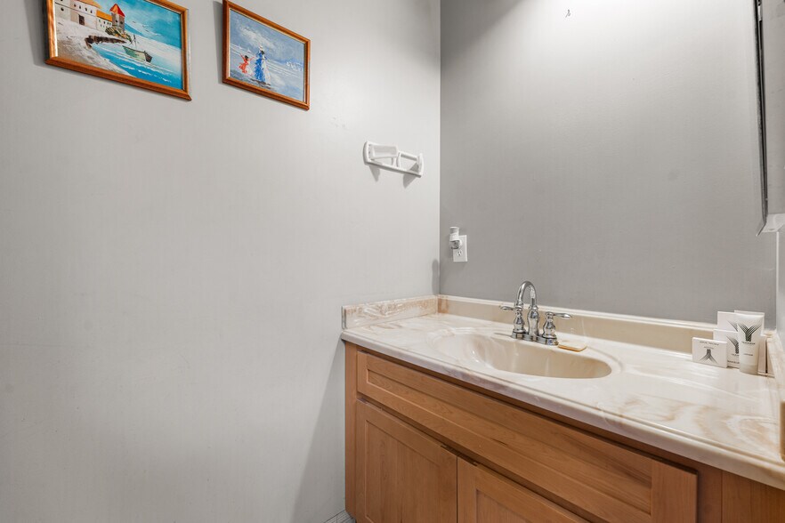 More Photos Of 514 Commerce Ave, Palmdale Medical For Sale