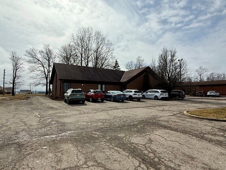 More Photos Of 2250 Village Mall Dr, Mansfield Office For Sale